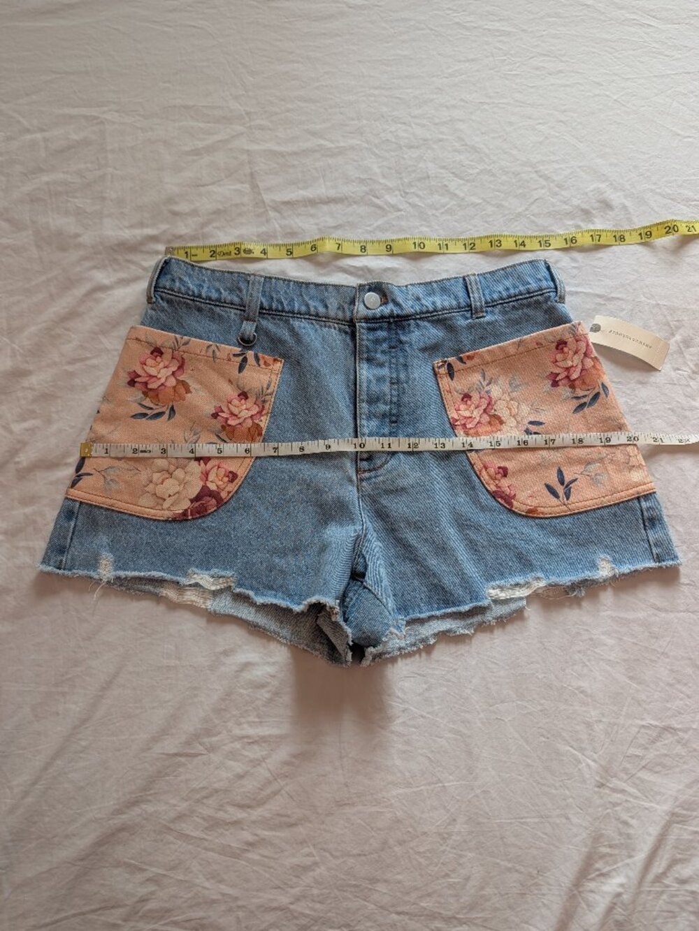 NWT Anthropologie Pilcro Floral Patch Denim Shorts in Size 29 - Picture 14 of 15